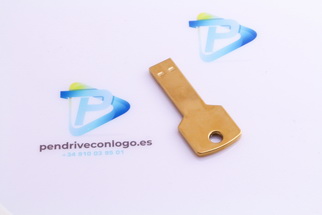 Memoria USB de metal con forma de una llave