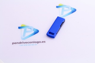 USB plástico con metal