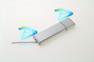 USB plástico con metal